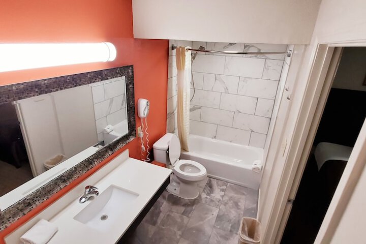 Room 21 of 34
