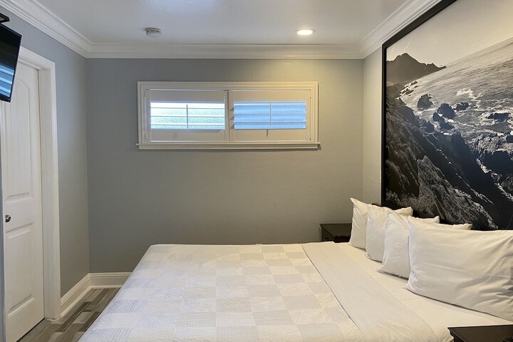 Room 33 of 152