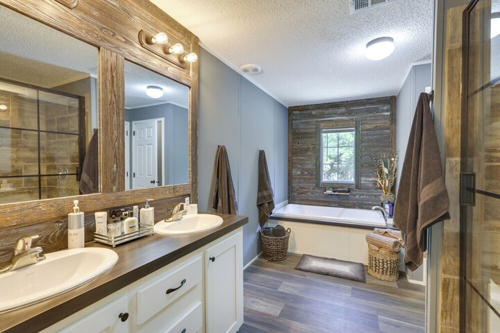 Charming Perry Home 2 Mi to the Gulf!