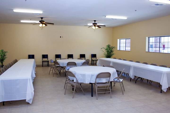 Ballroom/Hall 25 of 28