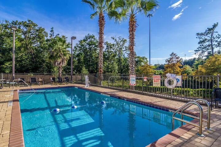 Pool 20 of 60