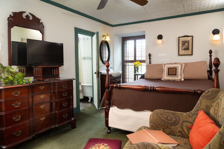 Room 38 of 196