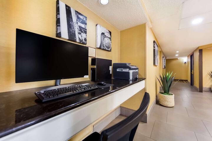 Business Center 35 of 35