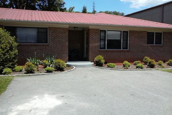 Phillips Historic Motel & Cottages