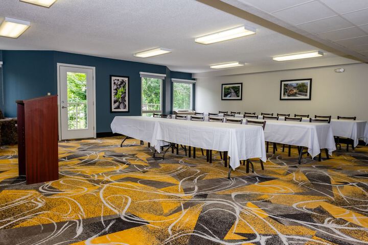 Twin Mountain Inn & Suites