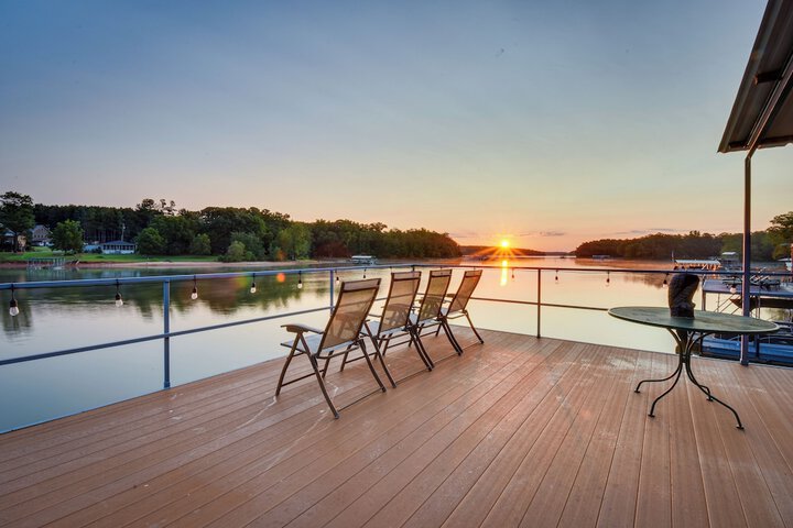 Grand Lakefront Home in Hartwell w / Game Room!
