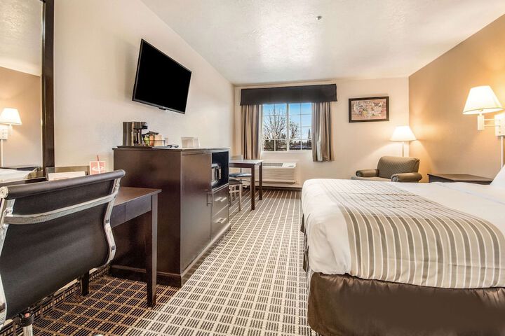 Room 34 of 40