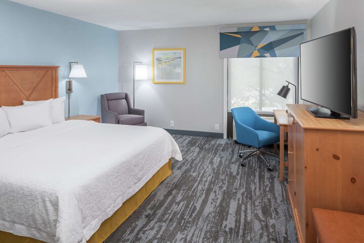 Room 17 of 28