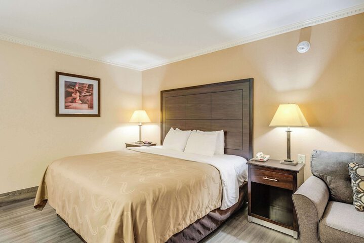 Room 33 of 60