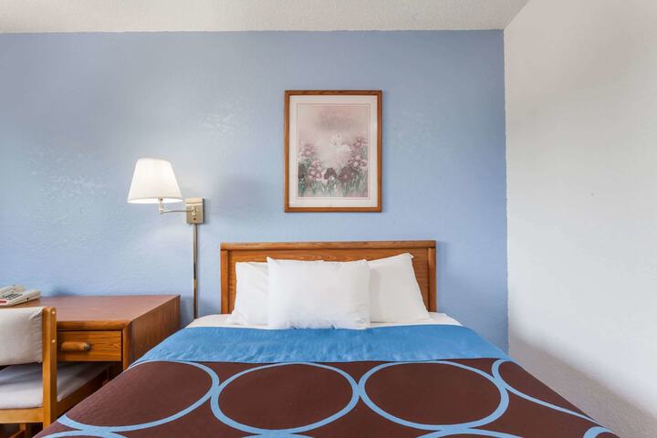 Room 9 of 14