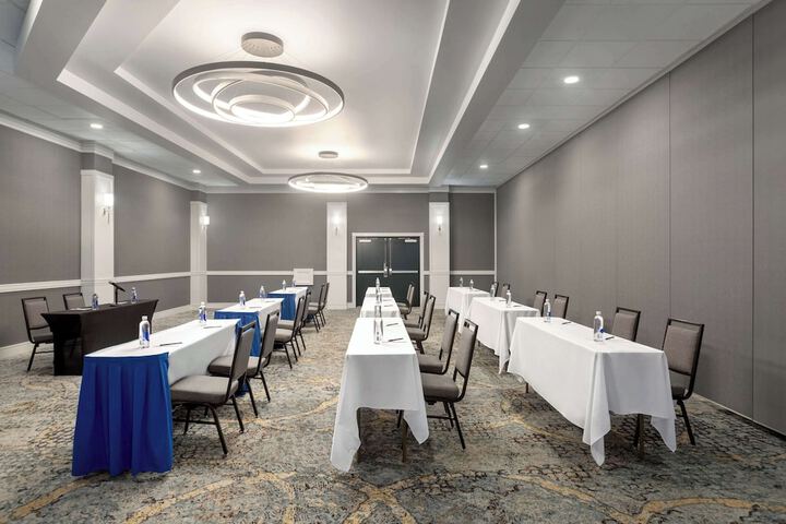 Doubletree by Hilton Fort Myers at Bell Tower Shops