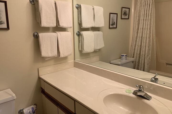 Room 53 of 214
