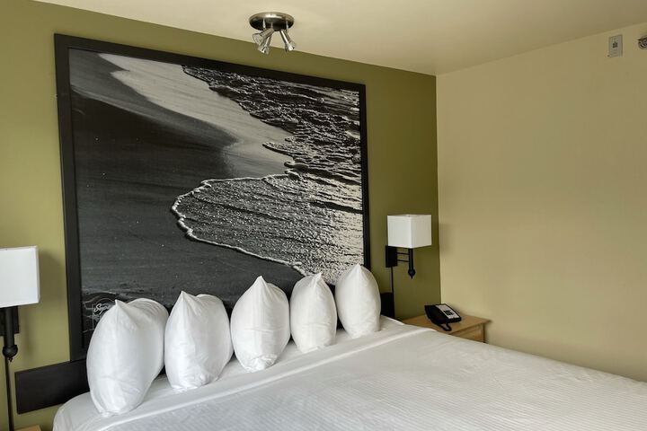 Room 27 of 86
