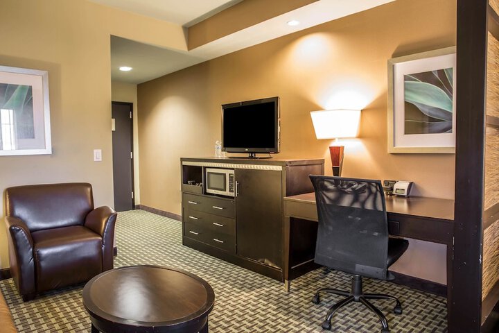 Comfort Suites New Bern near Cherry Point