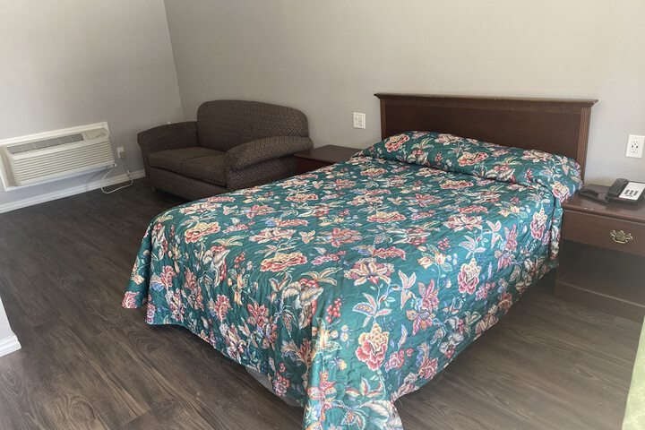 Room 19 of 37