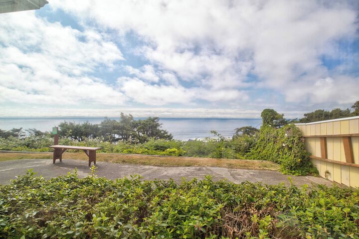 Ester Lee Oceanview Inn