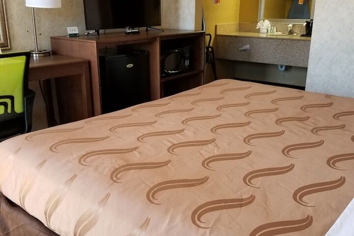 Room 25 of 33
