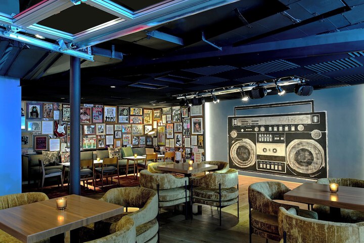 Lounge 63 of 73