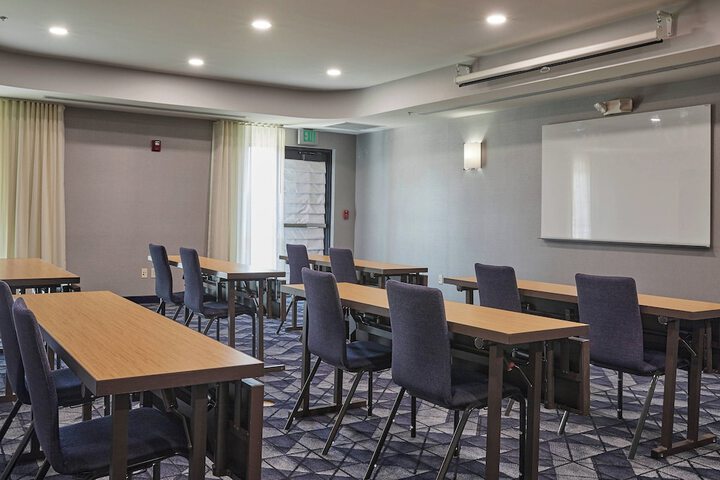 Courtyard by Marriott Medford Airport