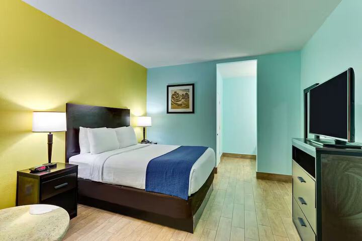 The Island Hotel Near Beach Port Aransas