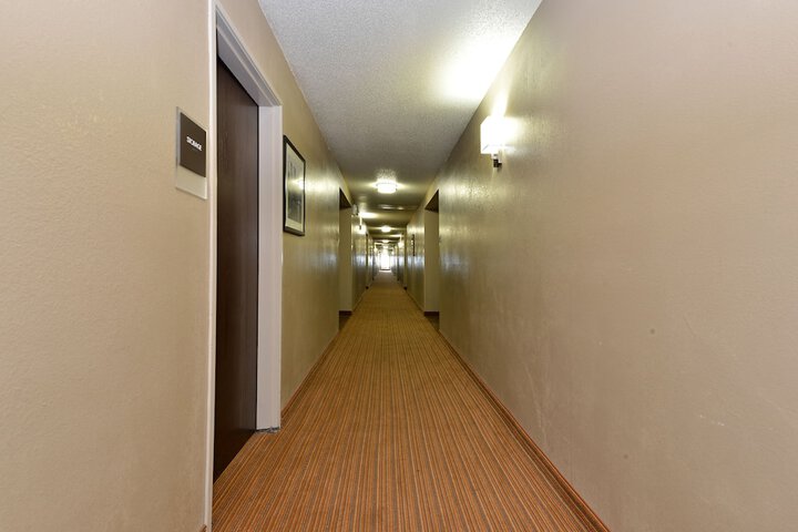 Ballroom/Hall 38 of 45