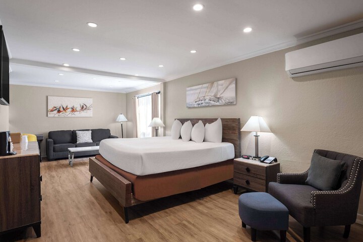 Days Inn by Wyndham Las Vegas Airport Near the Strip