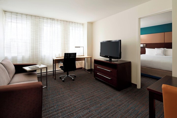 Room 27 of 33