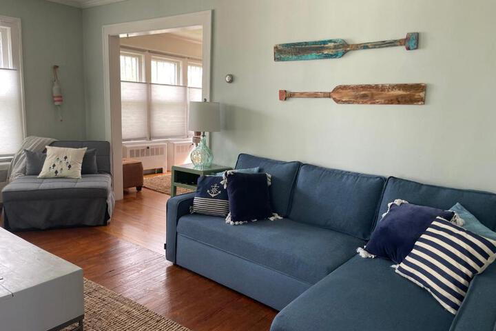 Drop Anchor Cottages and Lake House