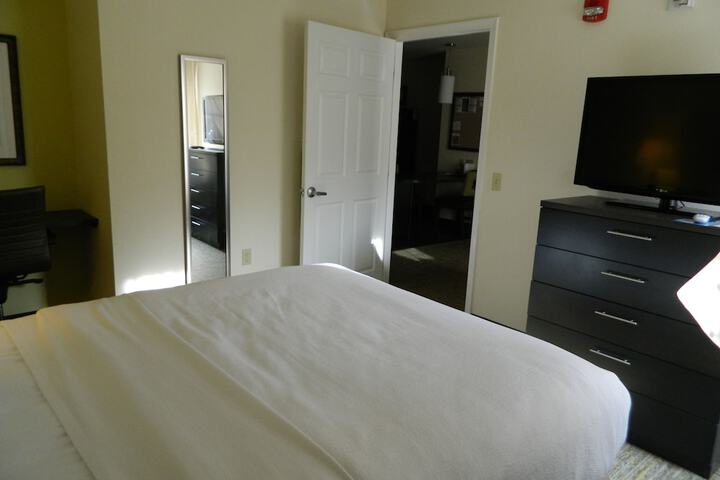 Room 28 of 42