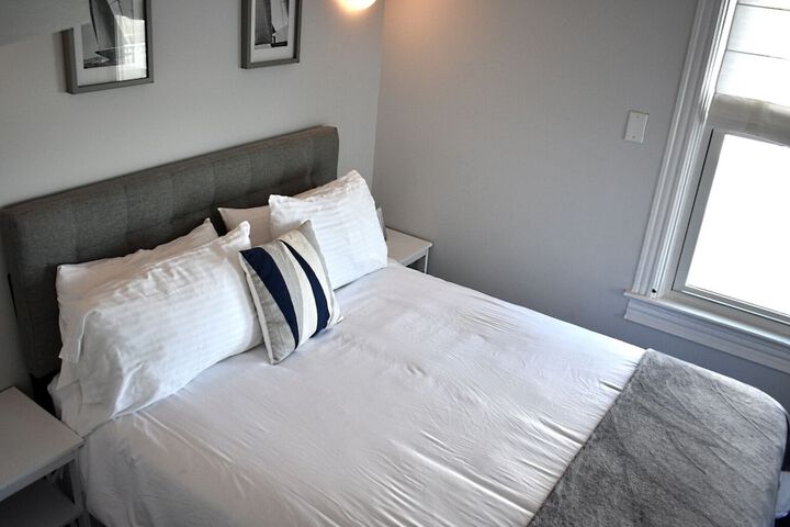 Room 52 of 183