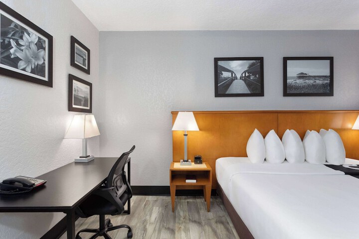 Room 16 of 42