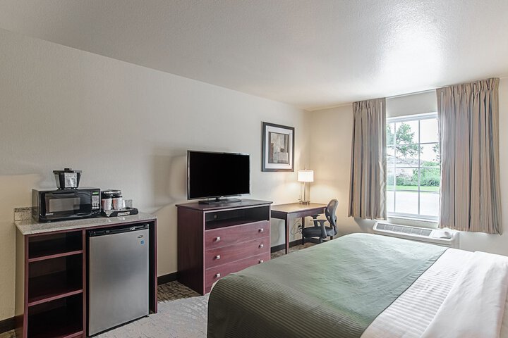 Cobblestone Hotel & Suites - Greenville