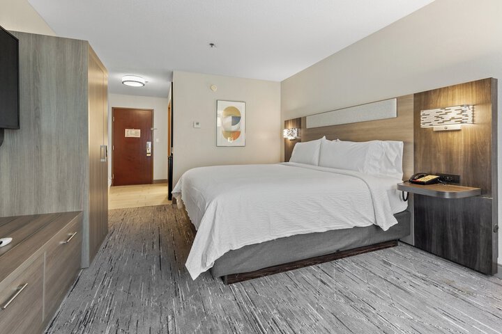 Holiday Inn Express & Suites Starkville by IHG