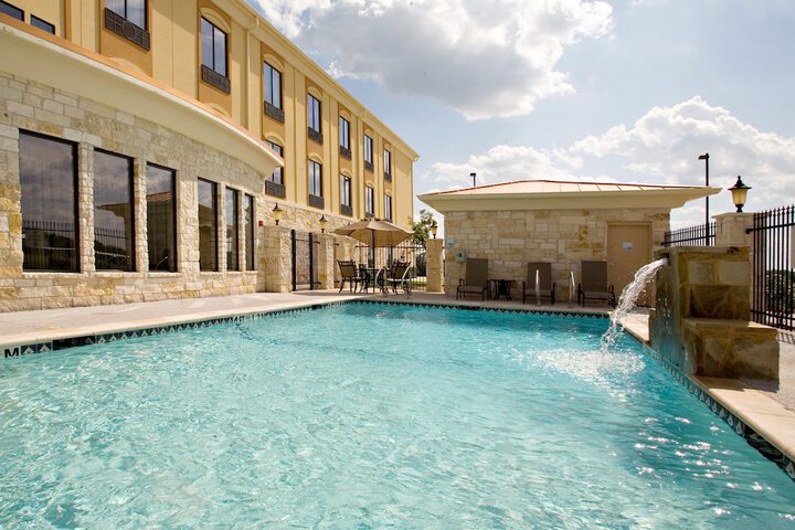 Pool 10 of 52