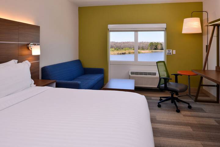 Room 74 of 103