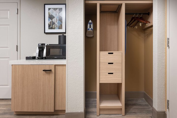 Room 15 of 37