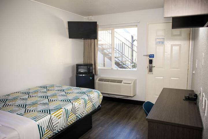 Room 15 of 36