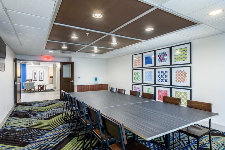 Holiday Inn Express Hotel & Suites Bastrop by IHG