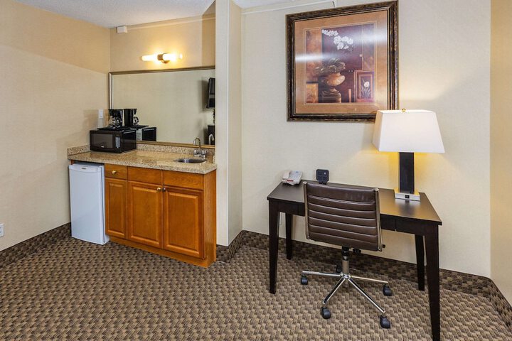 Room 32 of 43
