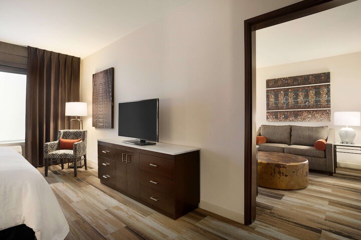 Room 25 of 37