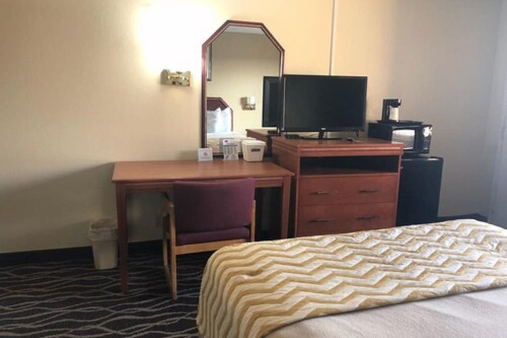 Room 8 of 14