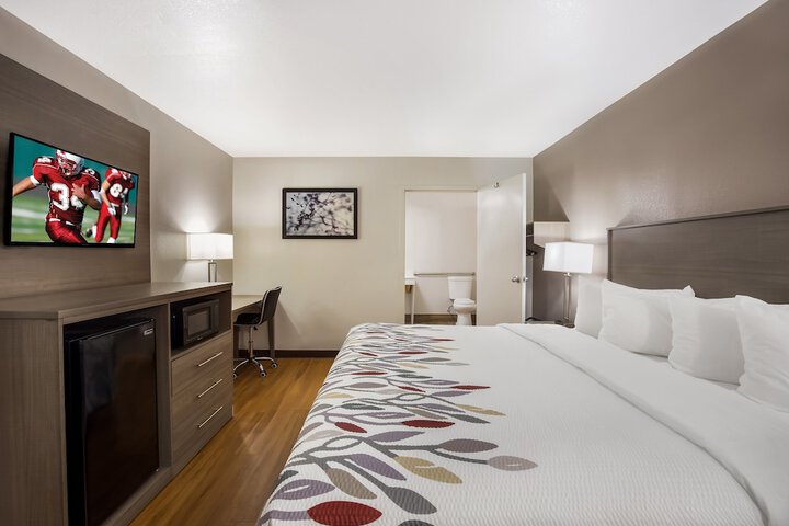 Room 17 of 34