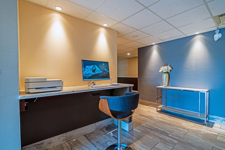 Business Center 34 of 34