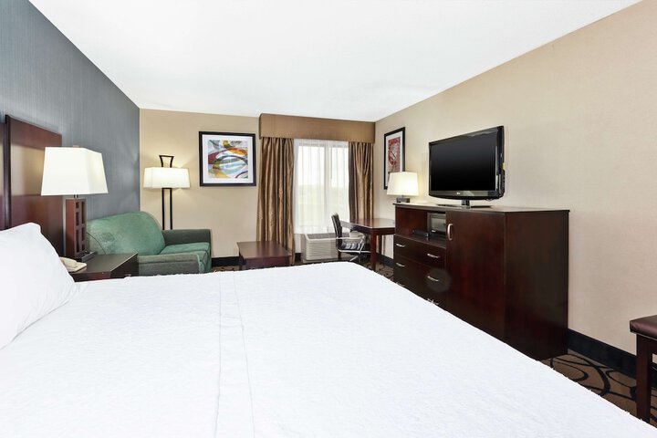 Room 10 of 27