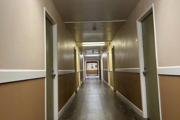Ballroom/Hall 26 of 28
