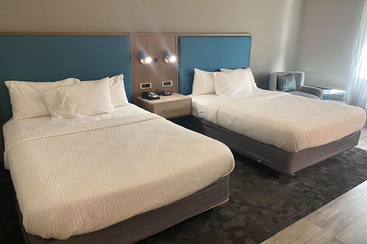 Room 30 of 48