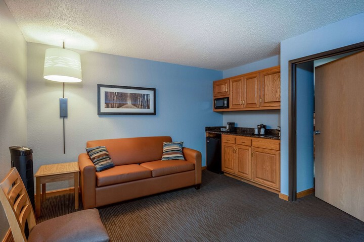 Room 9 of 34