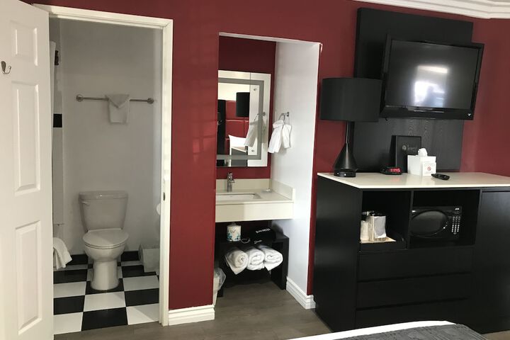 Room 21 of 37
