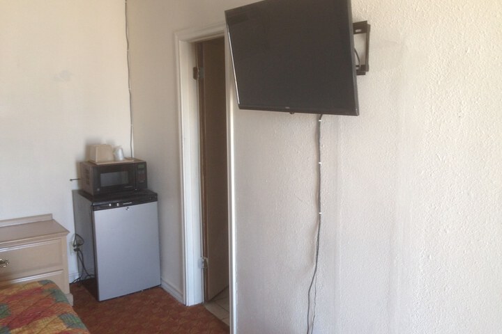 Room 8 of 17