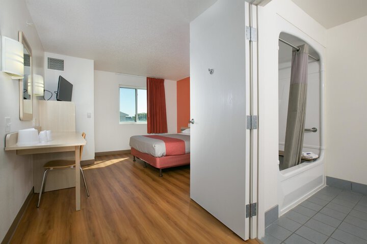 Room 19 of 38